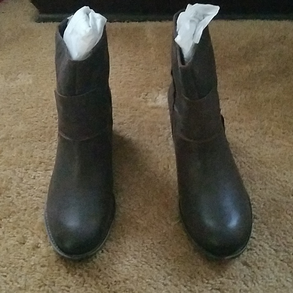 OTBT leather boots New in the box